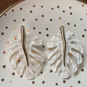 Floral leaf Pearl color with gold design, MONSTERA LEAF